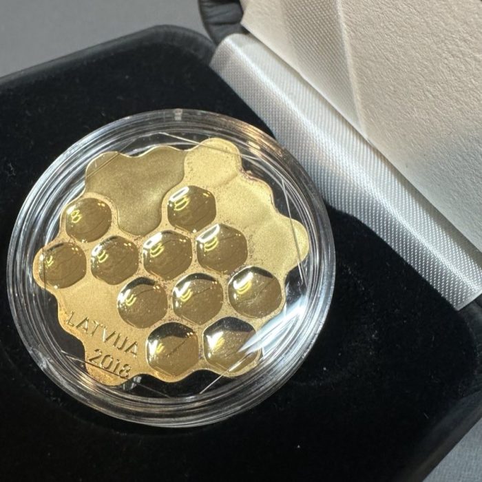 honey4 Gold plated silver coin 5 euro Latvia 2018 – Honey coin - Image 5
