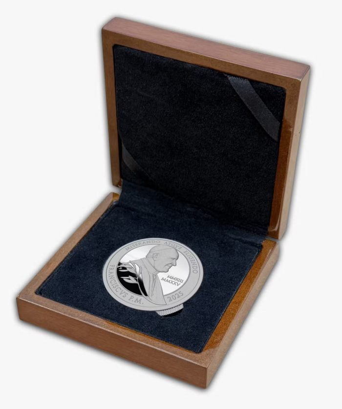 4702522100_5-Malta-1.50-Euro-Maltese-Cross-In-memoriam-Pope-Francis-1oz-Silver-Proof-2025 Hopeakolikko 1,50 € Malta 2025 – Paavi Franciscuksen muistoksi - Image 3